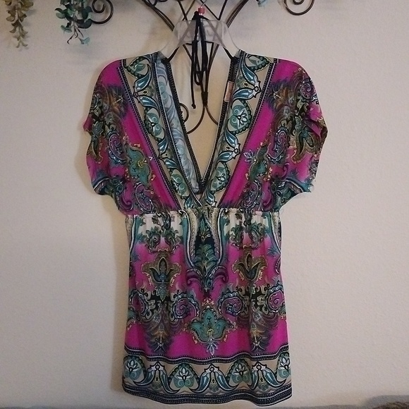 Sugar Tart Tops - 🤑💲5 Dollar Days- Sugar Tart V-neck Multi/color Blouse. Size S